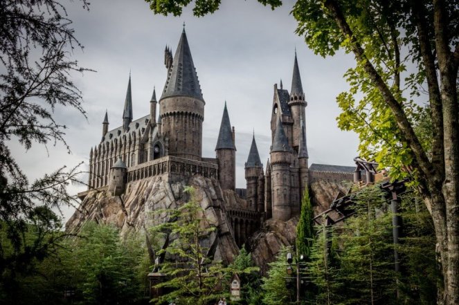 Hogwarts-Castle-as-Seen-from-Dragon-Challenge-Line-Visiting-Harry-Potter-World-Orlando1-980x653